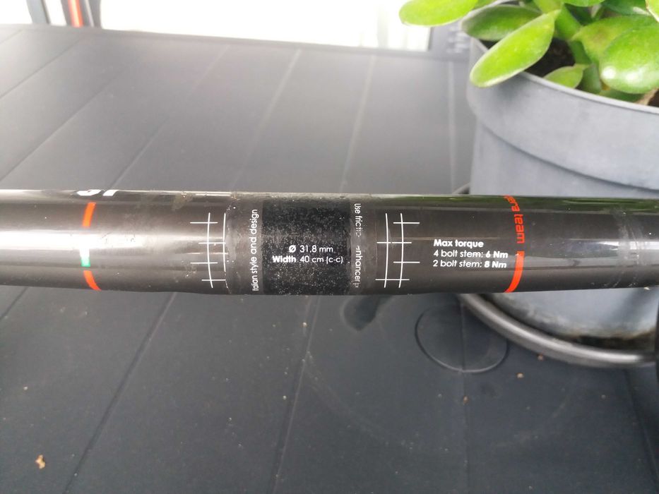 Guiador de estrada 3T em carbono, cabos internos