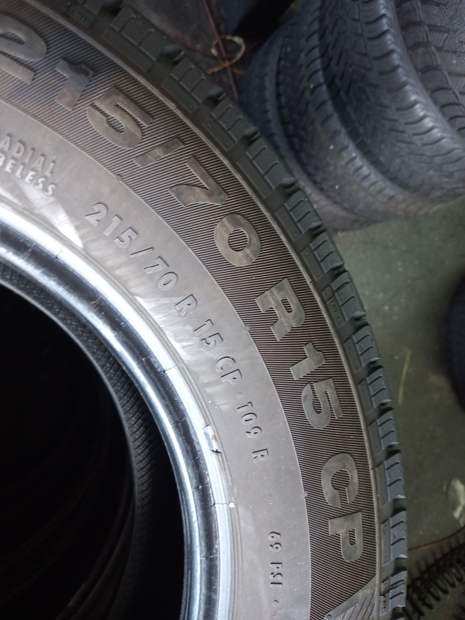 Opony używane jak nowe 215/70/15c continental 2x10 mm