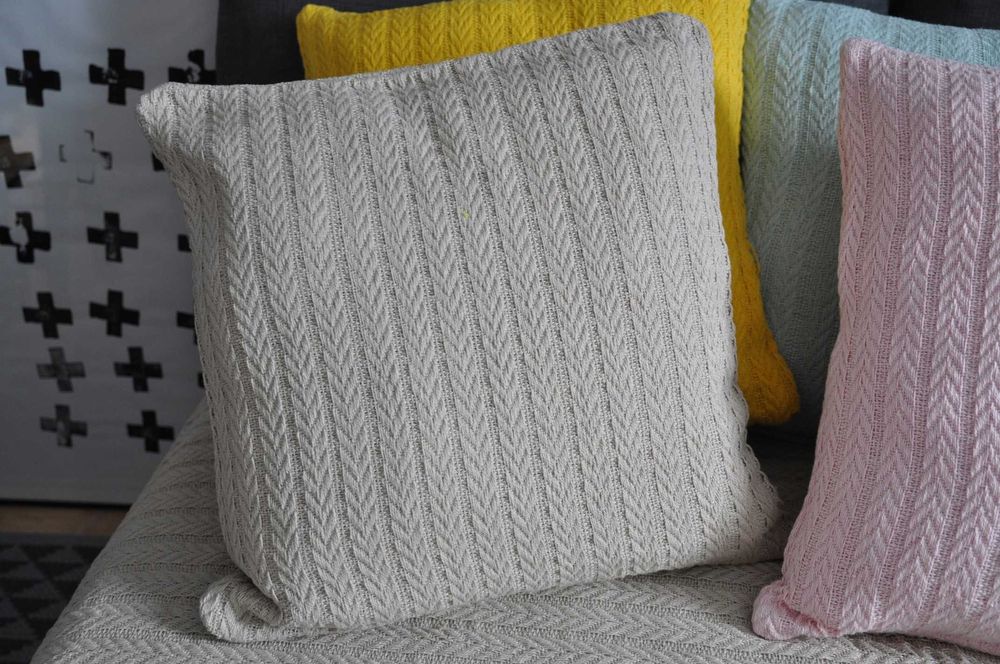 Poszewka w jodełkę Greta loft 45x45 warkocz na zamek do salonu beż