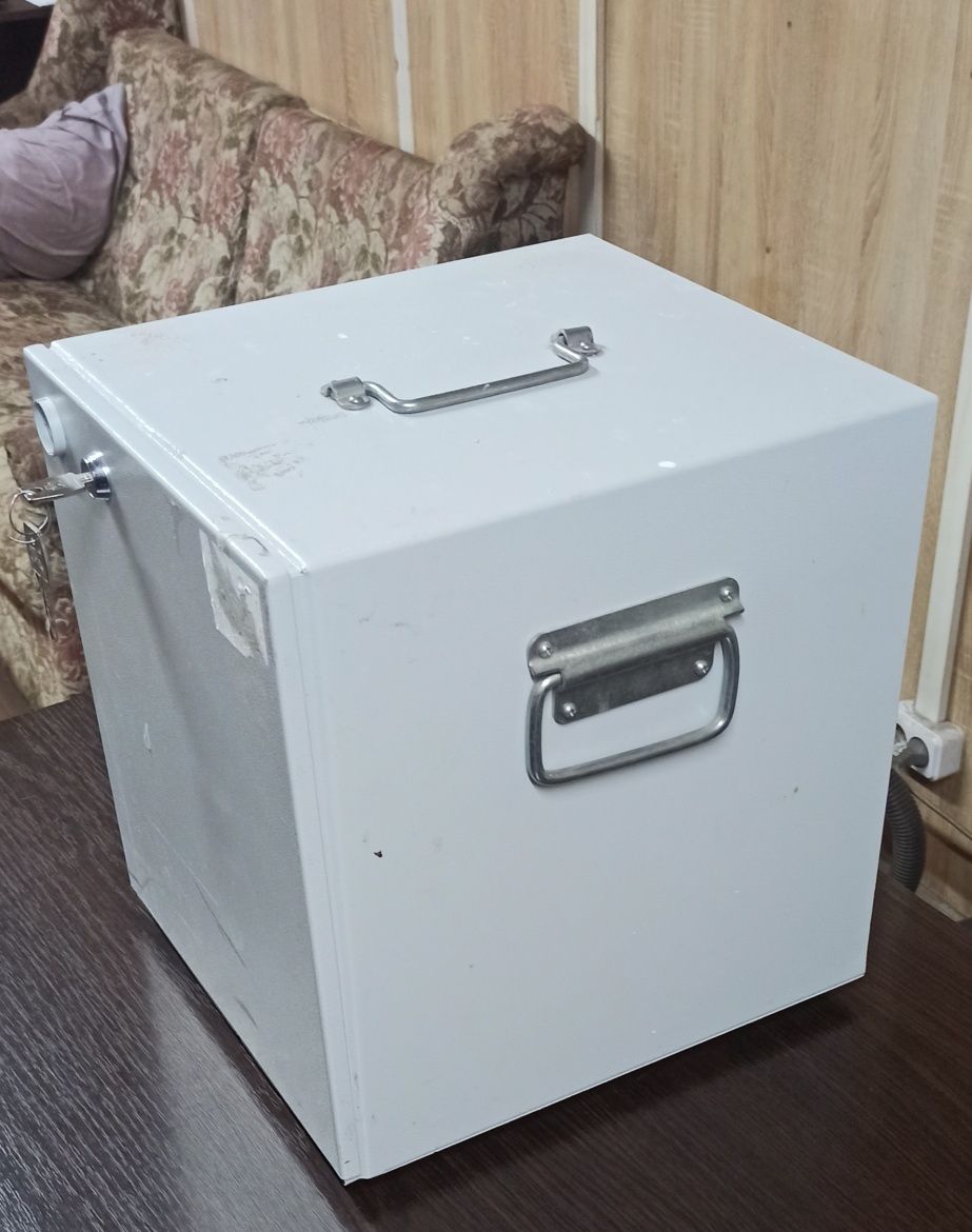 Металлический ящик для хранения