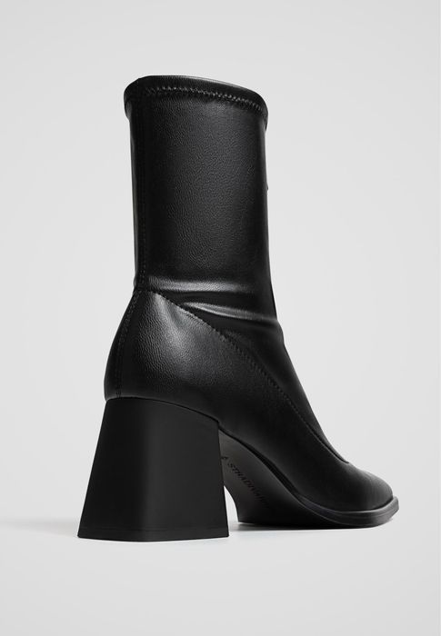 Stradivarius осінні, весняні чоботи 39 розмір