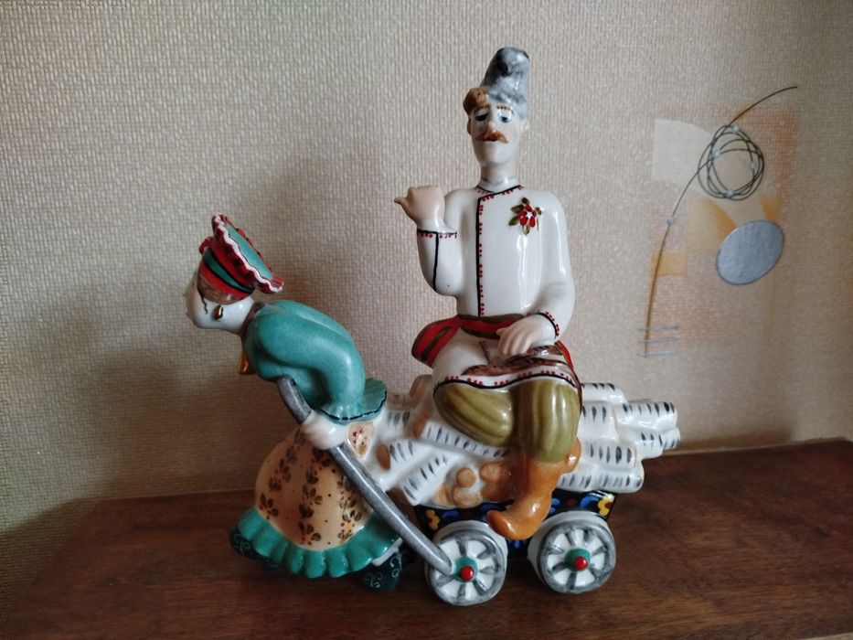 Фарфор. Статуетка. Черевички. Порцеляна. Щербина.