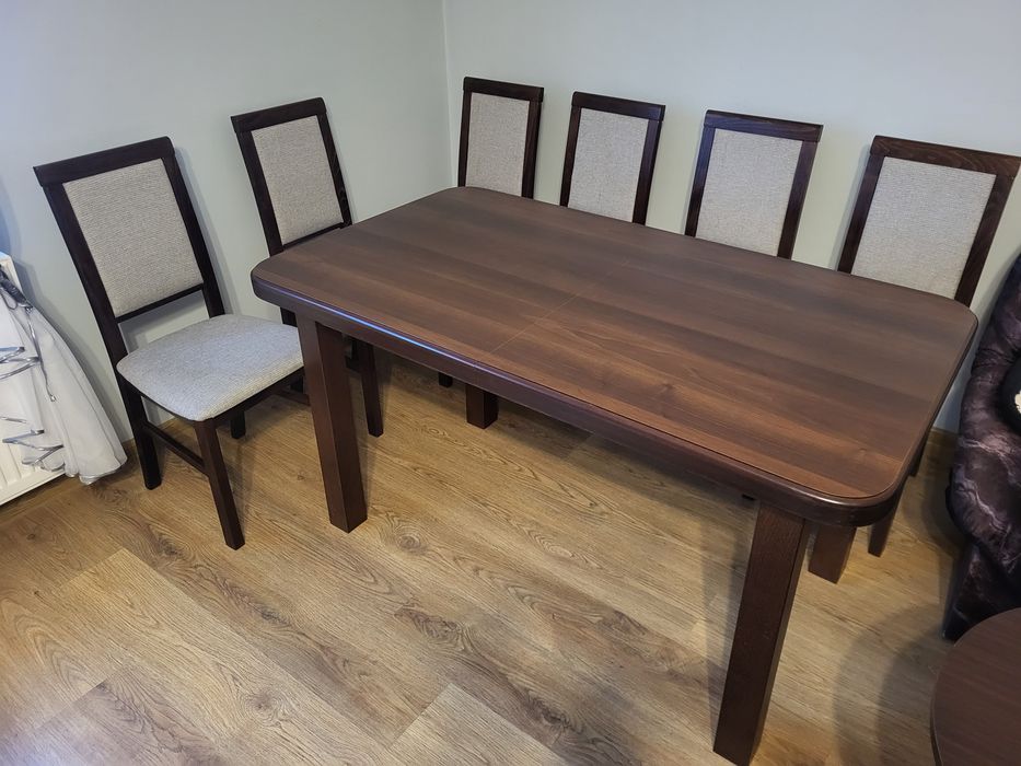 Stół z  krzesłami