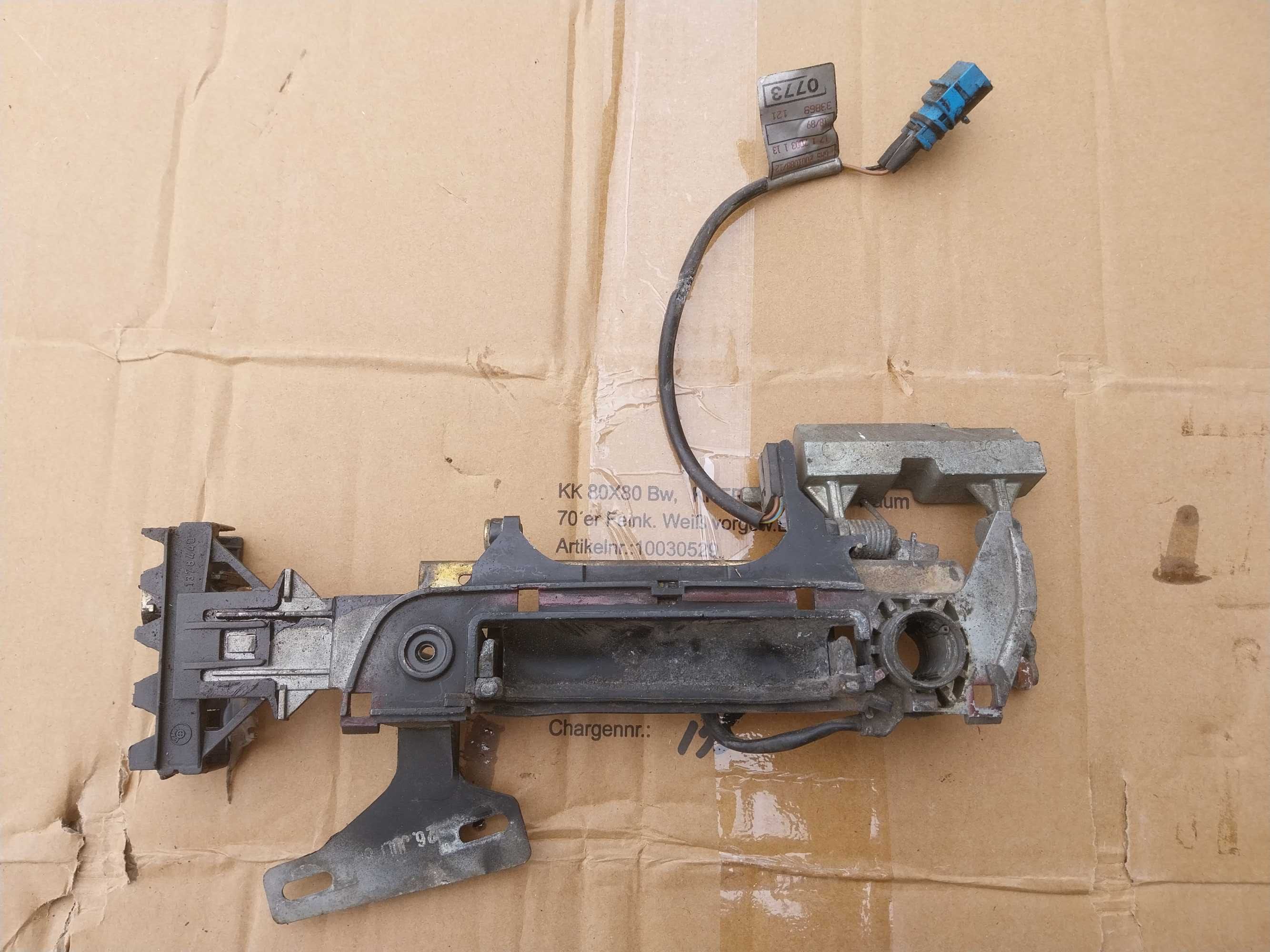 Klamka Zewnętrzna Drzwi Lewy Przód Kierowcy BMW E32 E34