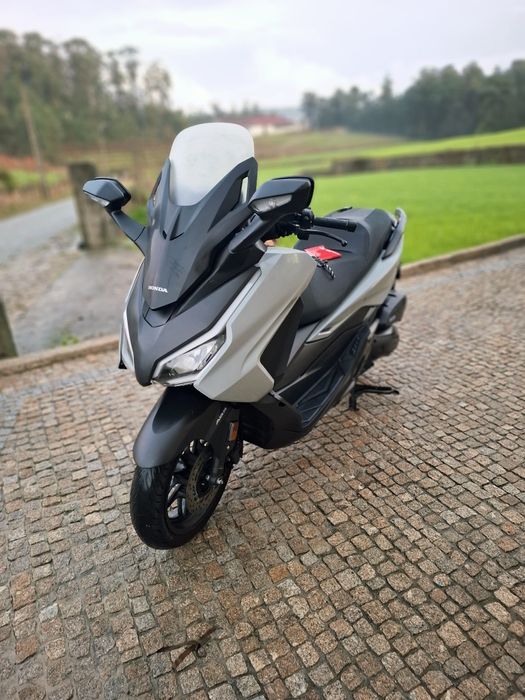 Honda forza 125 de 2023  como nova (ainda  com garantia)