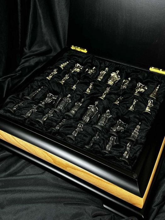 Шахматы с бронзовыми фигурками Козаки 43х43 см