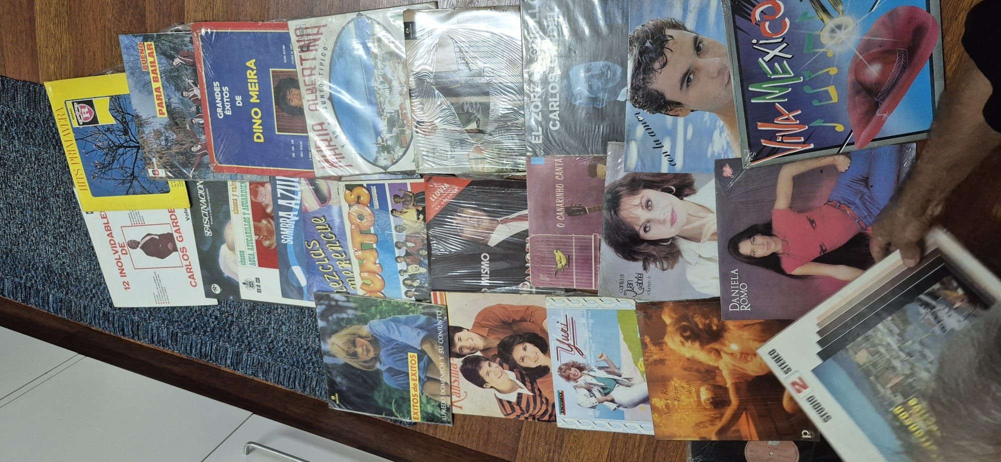Vendo 150 discos de  vinil