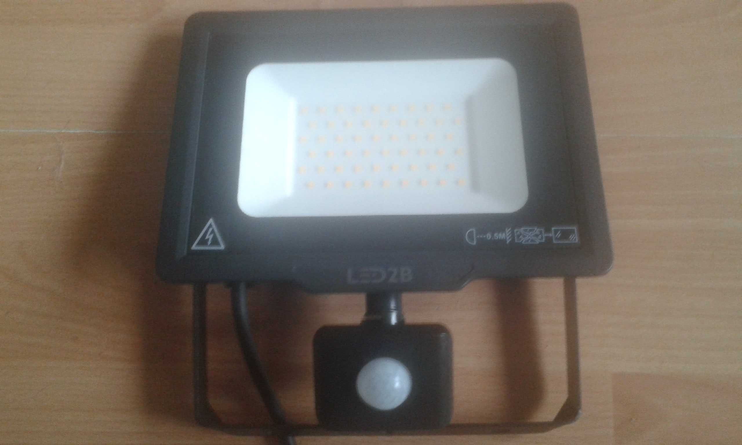 Halogen led nowy.