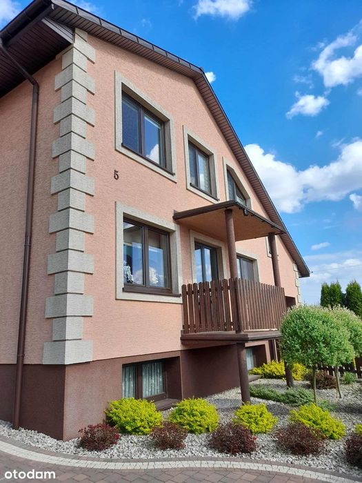 Dom z ogrodem w spokojnej okolicy