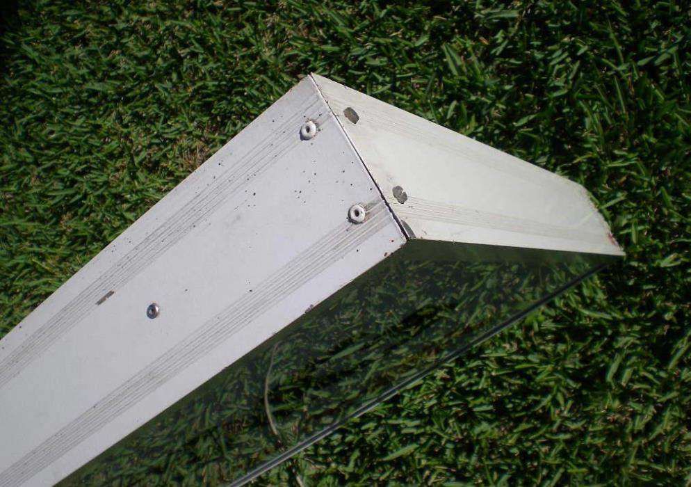 Reclamo publicitário luminoso Grundig máquinas TV vídeo HI FI