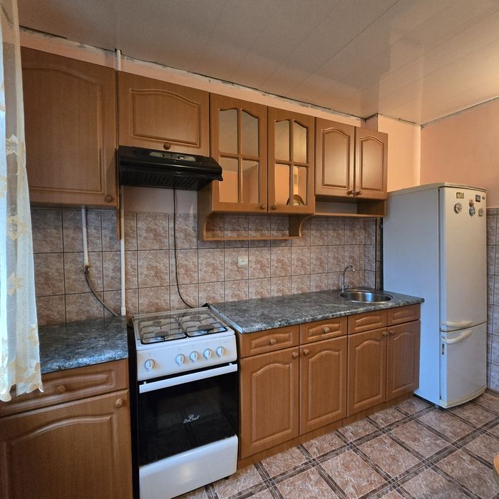 ДОБРОТНА 3 кімнатна квартира біля торгового центру