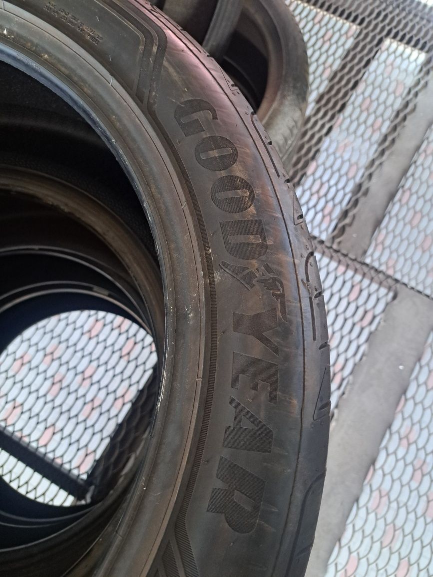 265/45 R21 Goodyear