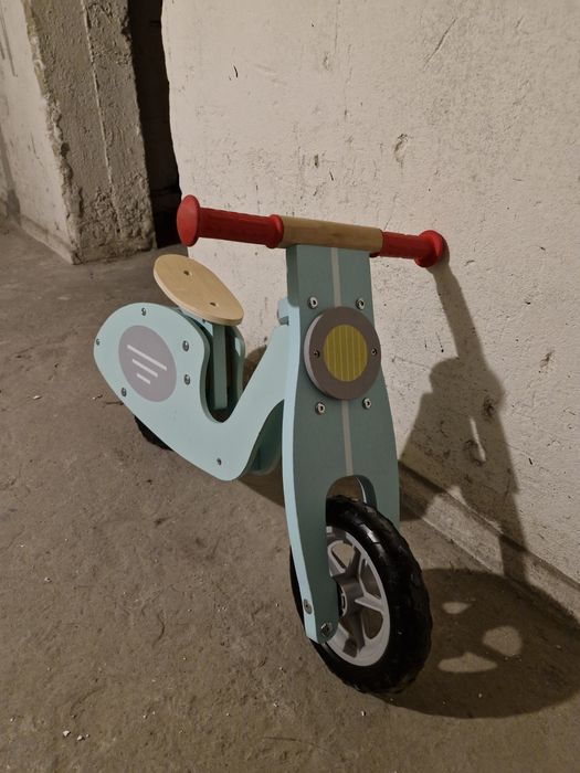 Drewniany rowerek biegowy vespa. Rower do odpychania
