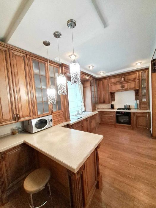 Продам неймовірний маєток наповнений домашнім теплом. Р-н Міськсаду.