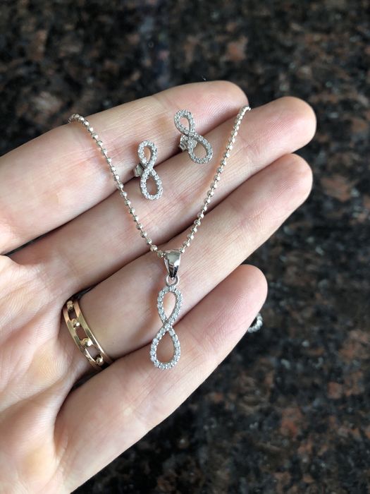 Srebrny komplet biżuteri. Kolczyki wisiorek łańcuszek, nieskończoność