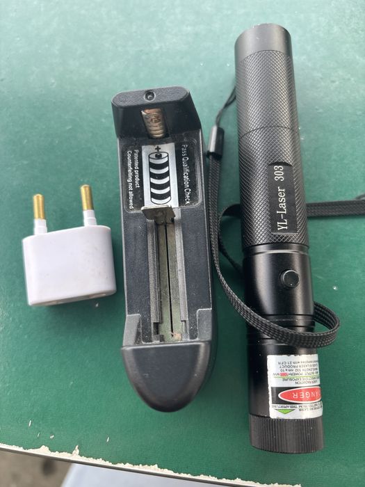 Lazer 303 verde + bateria 18650 + carregador - funciona perfeitamente