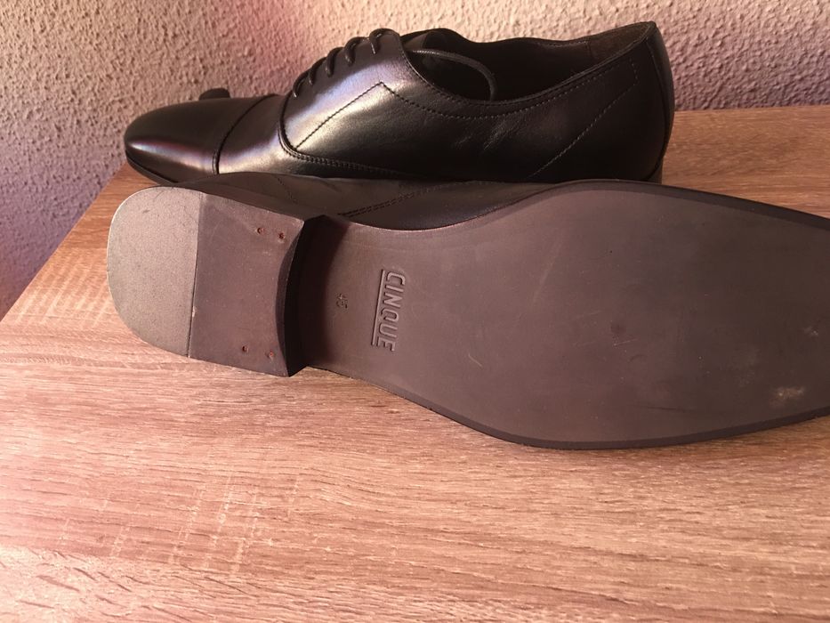 Vende sapatos clássico