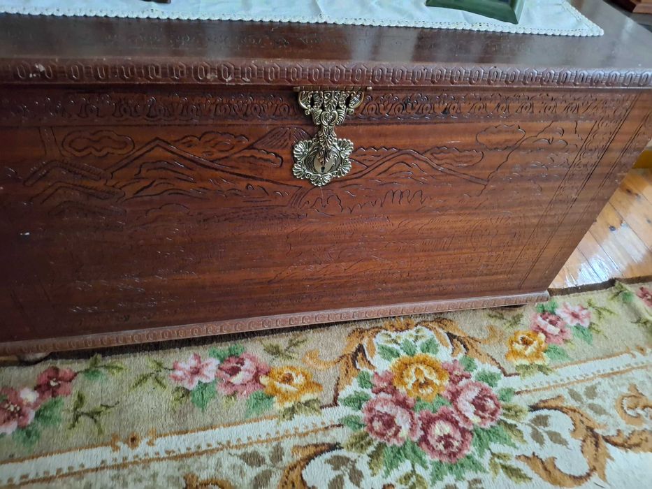 Vendo baús de madeira