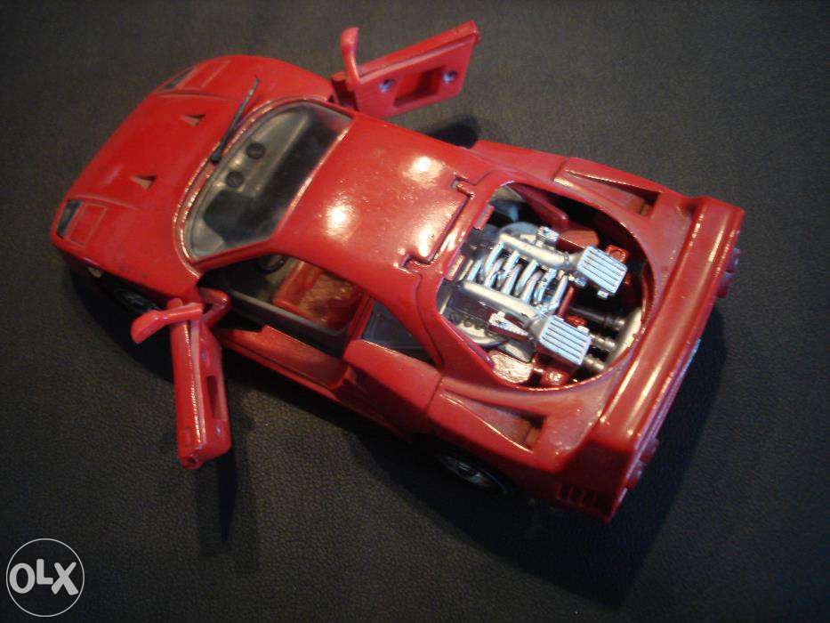 Automoveis miniaturas Ferraris de coleção