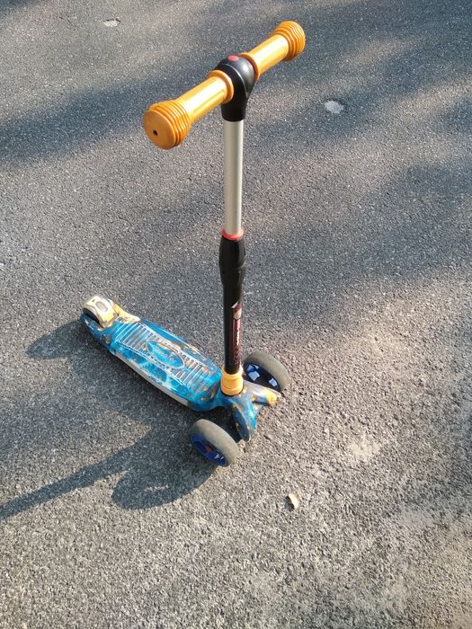 Самокат дитячий.