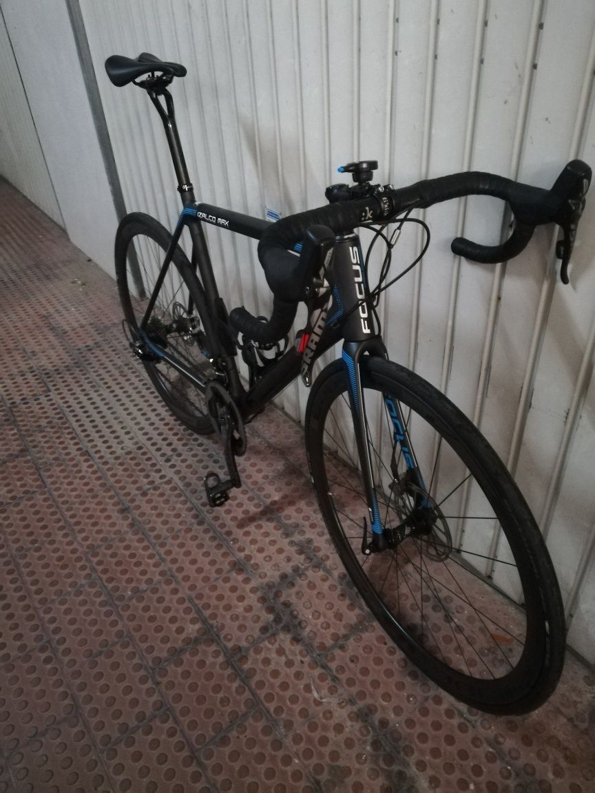 Bicicleta de estrada Focus Izalco Max