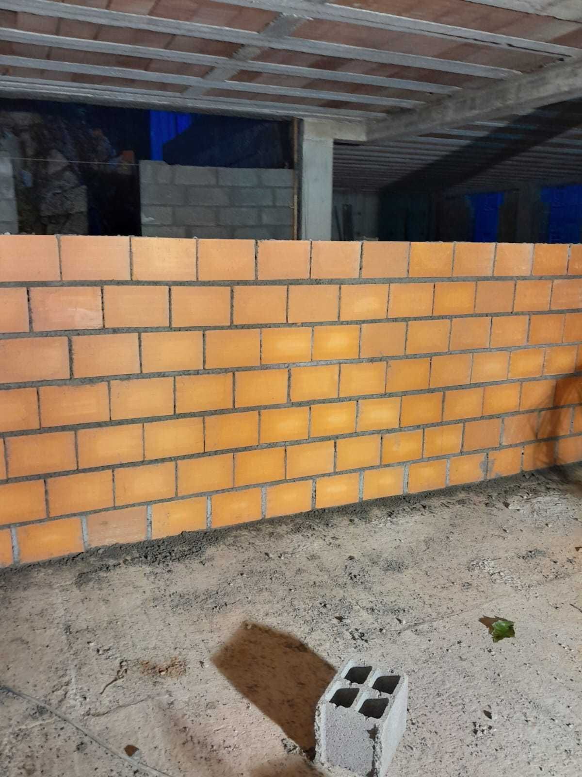 *Contrata se trolha e ajudante**J.Gaia construções unipessoal