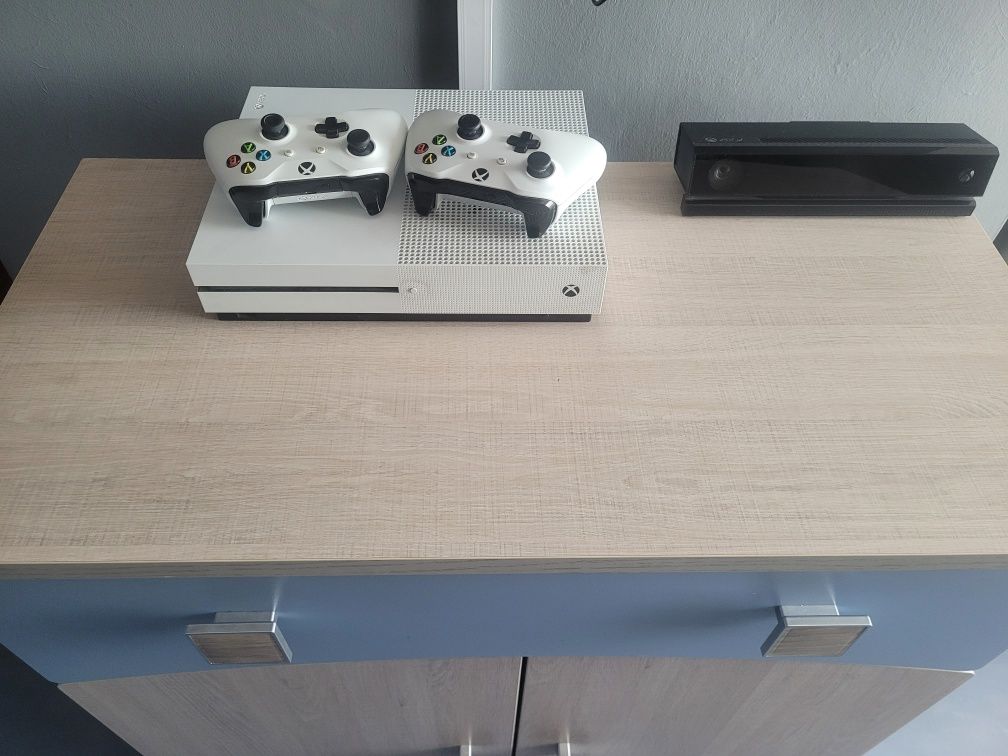 X box one s +2 pady+kinect +7 gier i 2 do kinect