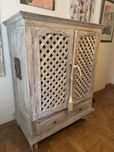Rustykalna, drewniana szafa/komoda – styl vintage