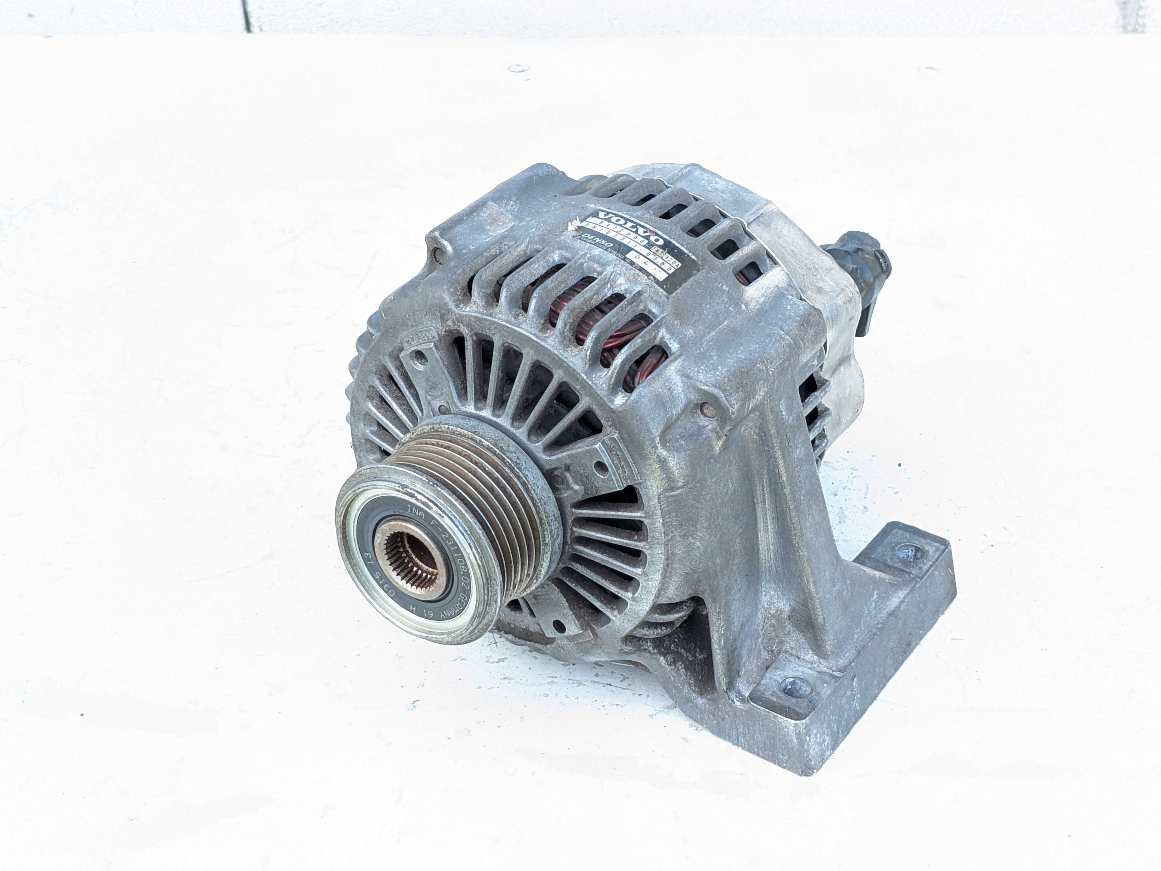 Генератор Volvo C70 S40 S60 S70 S80 V40 V70 XC70 - 1.6-3.0 бензин 120A