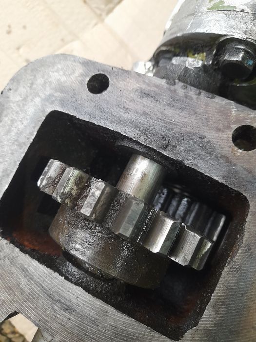 Ком ЗІЛ-130 під насос коробка відбору потужності