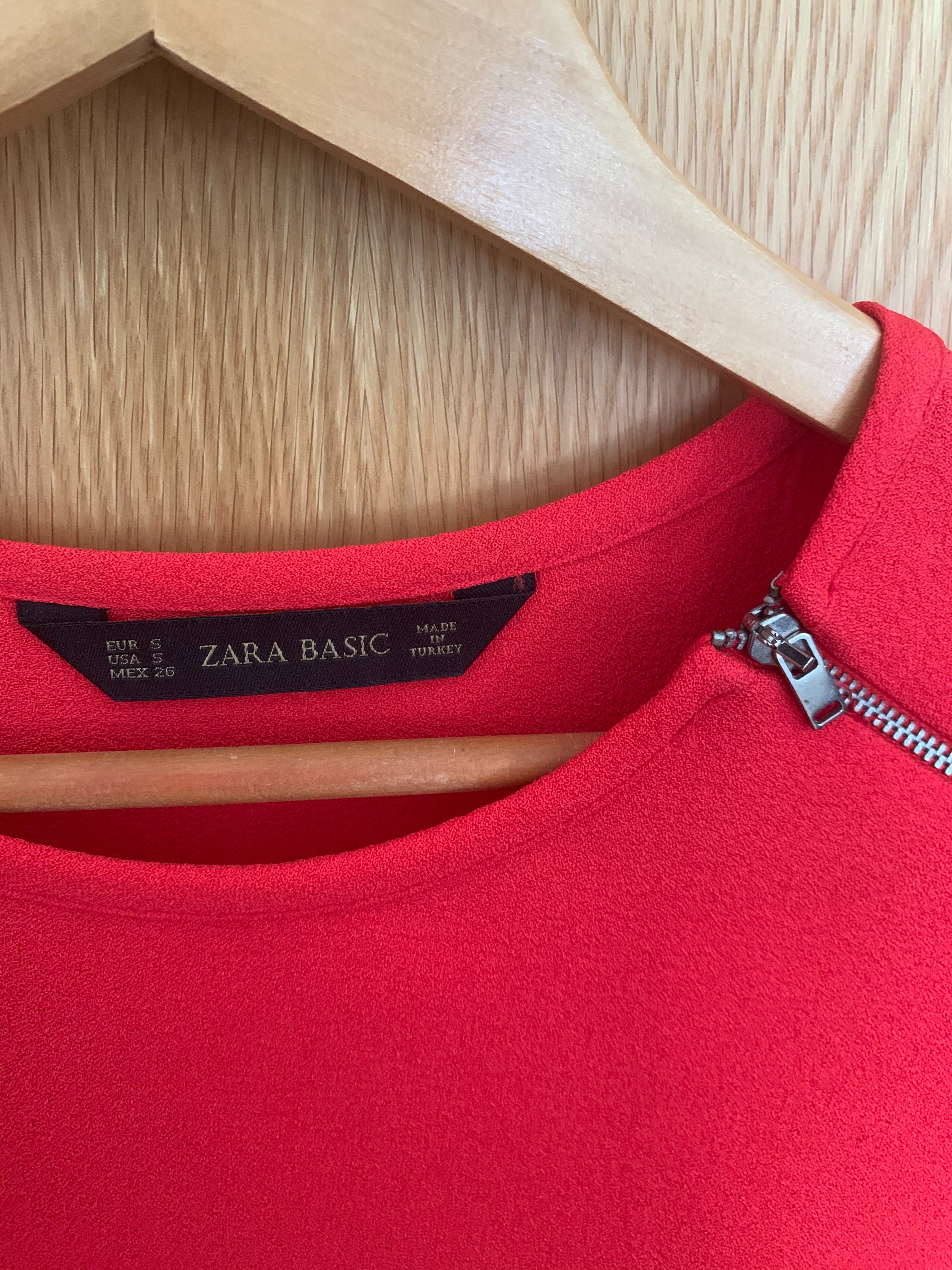 Vestido Zara vermelho
