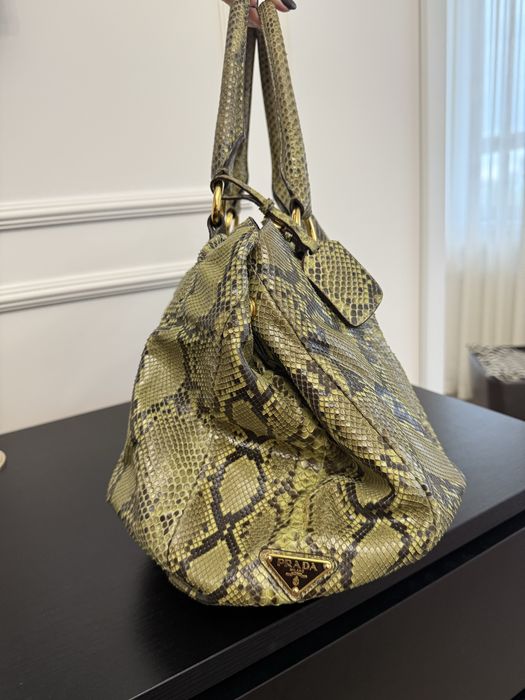 Сумка Prada из питона. Оригинал!