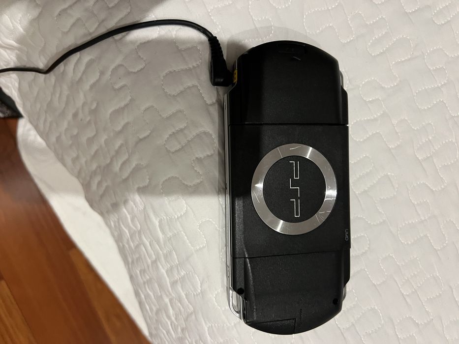 PSP com caixa protetora e pegas extenciveis para melhor apoio