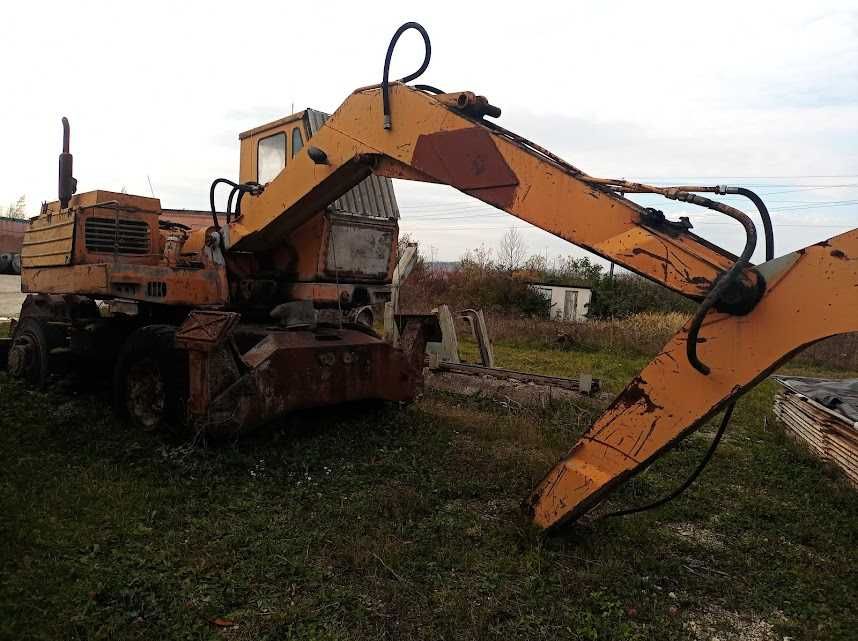 Продам екскаватор, не робочий
