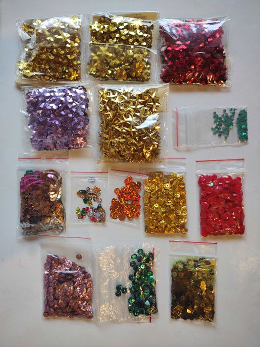 Zestaw różnokolorowych cekinów