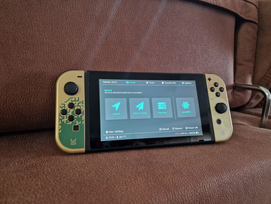 Nintendo switch dourada