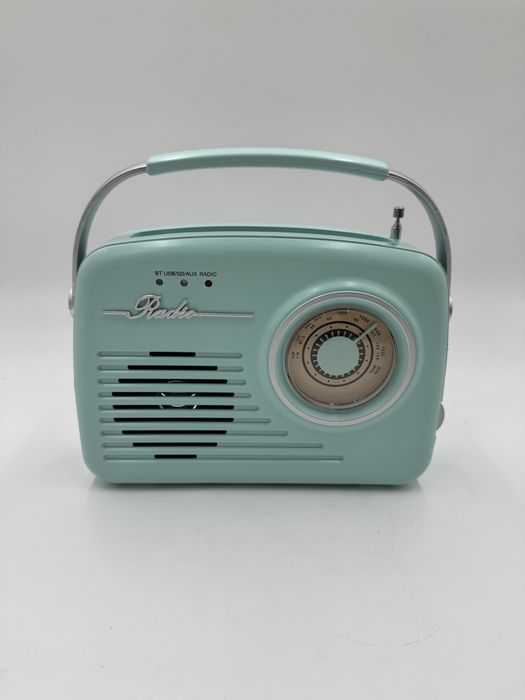 Retro radio w kolorze mietowym
