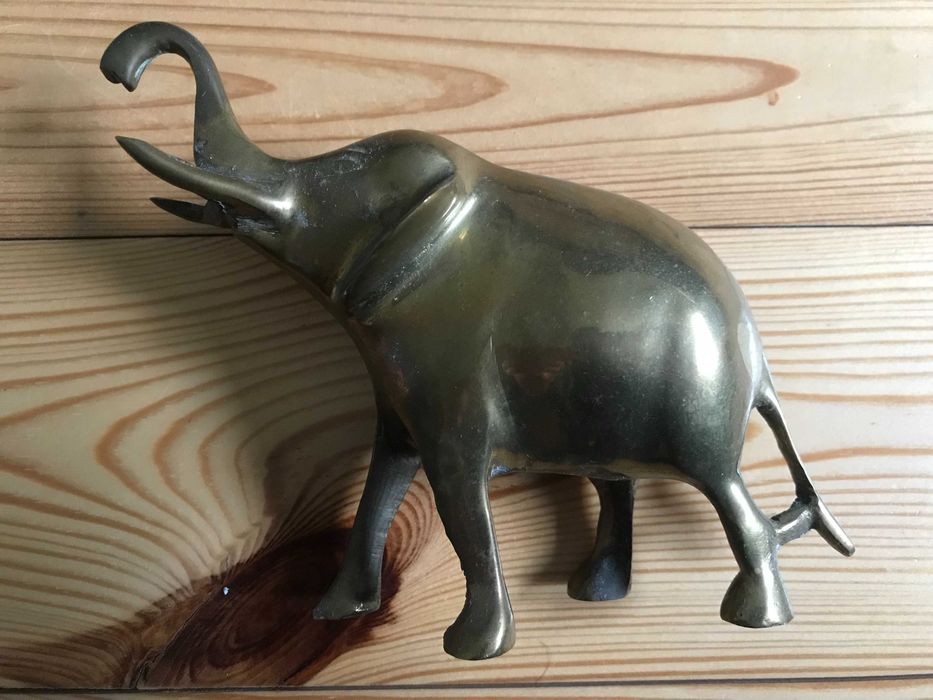 Metalowa figurka słonia