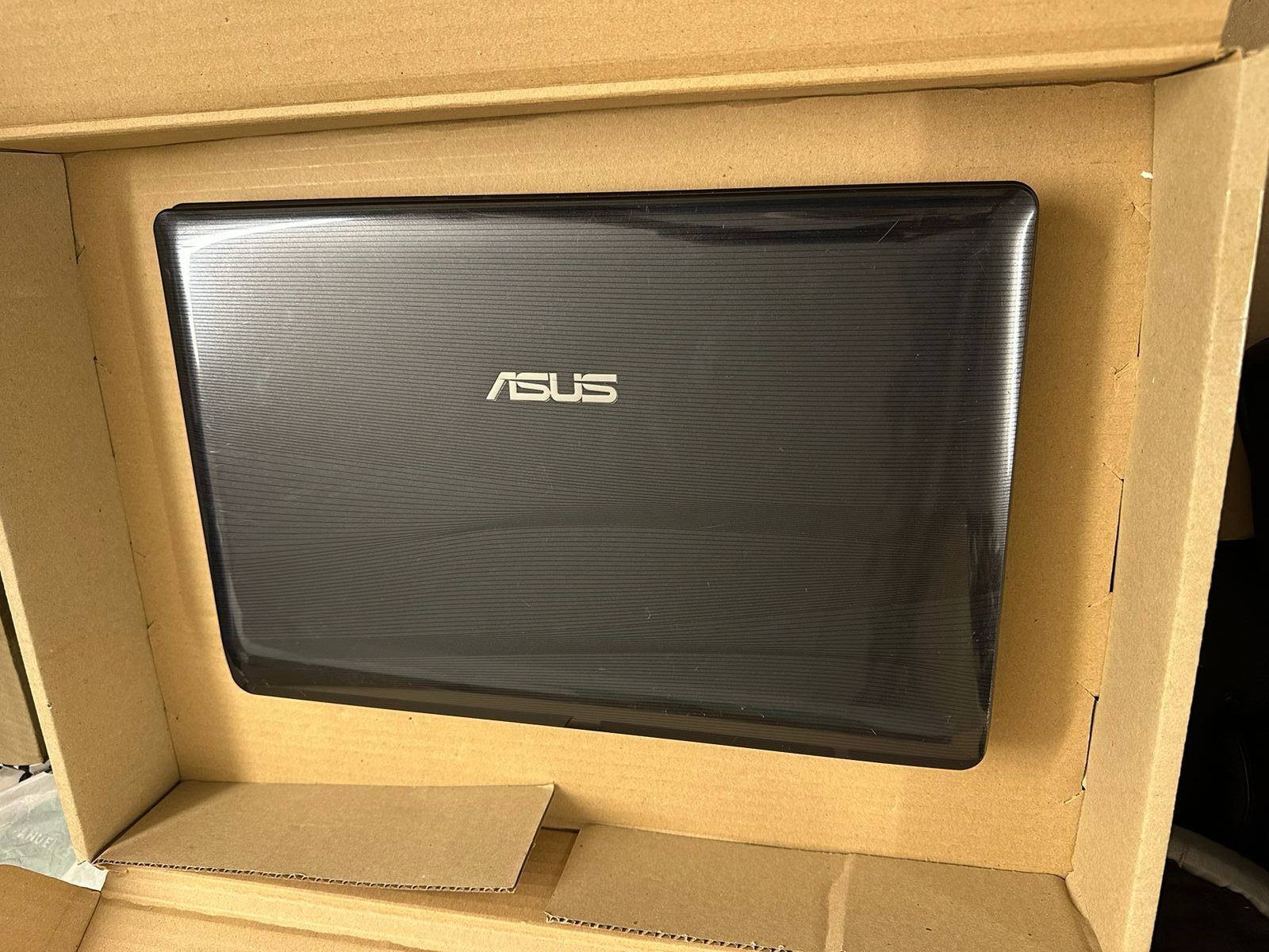 Ноутбук Asus X52D.