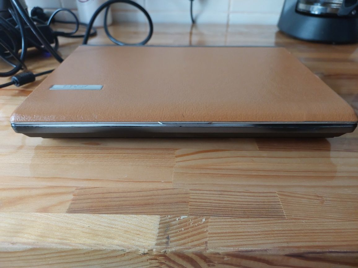 Ноутбук премиум класса с кожаным салоном ASUS S6F