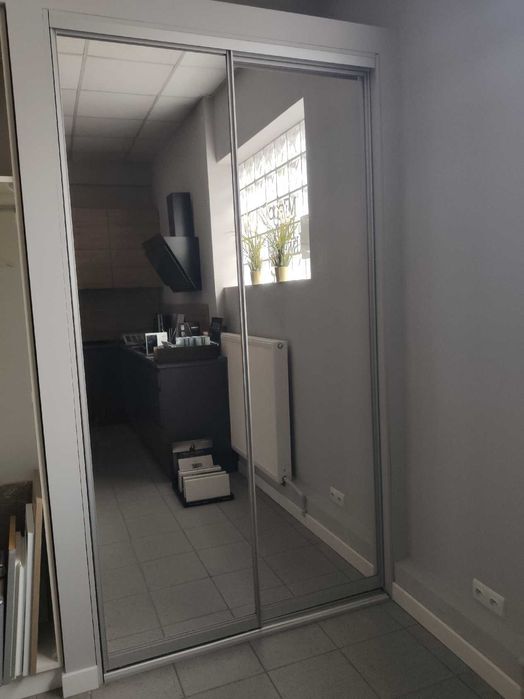 Drzwi do szafy przesuwnej