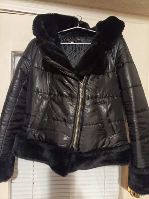 Куртка жіноча розмір М