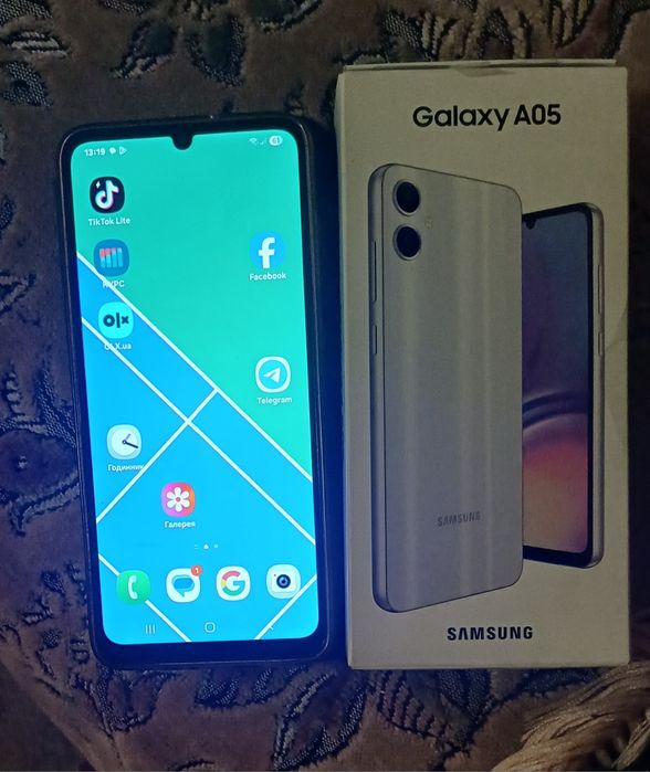 Мобільний телефон  самсунг а 05 4/64