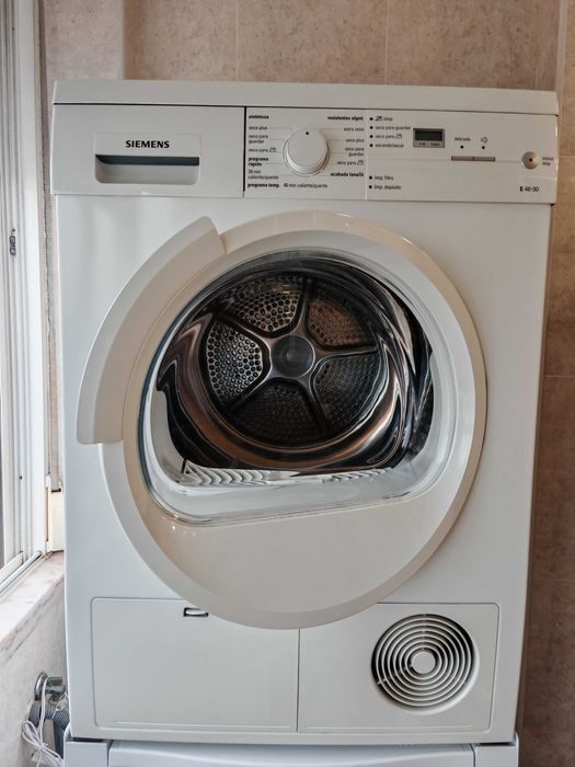 Máquina de secar roupa