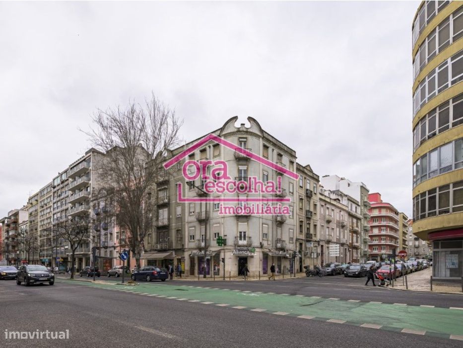 Apartamento T3 com 110 m2 REMODELADO na Av. Almirante Reis!