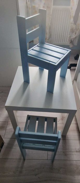 Stolik dziecięcy z krzesełkami