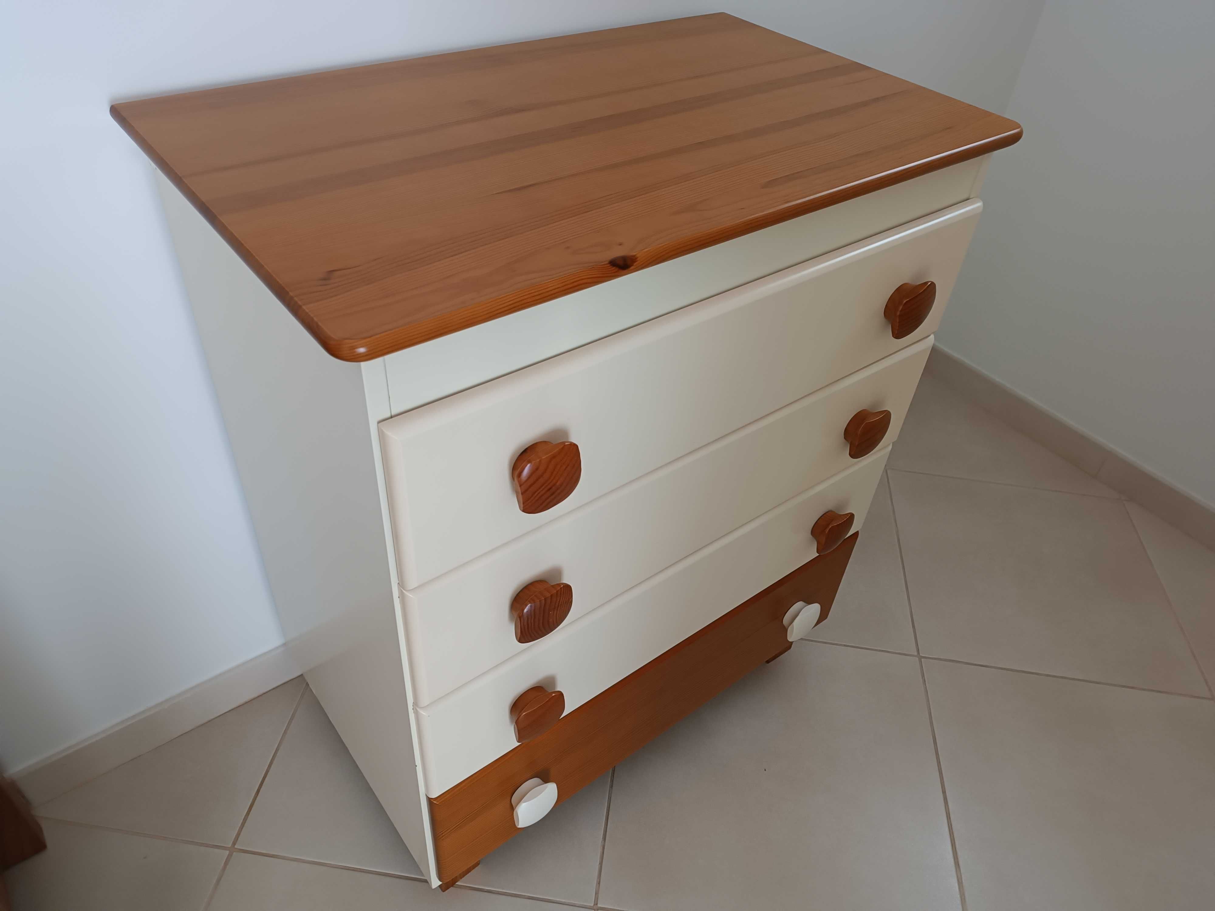 Cómoda Trama 4 gavetas