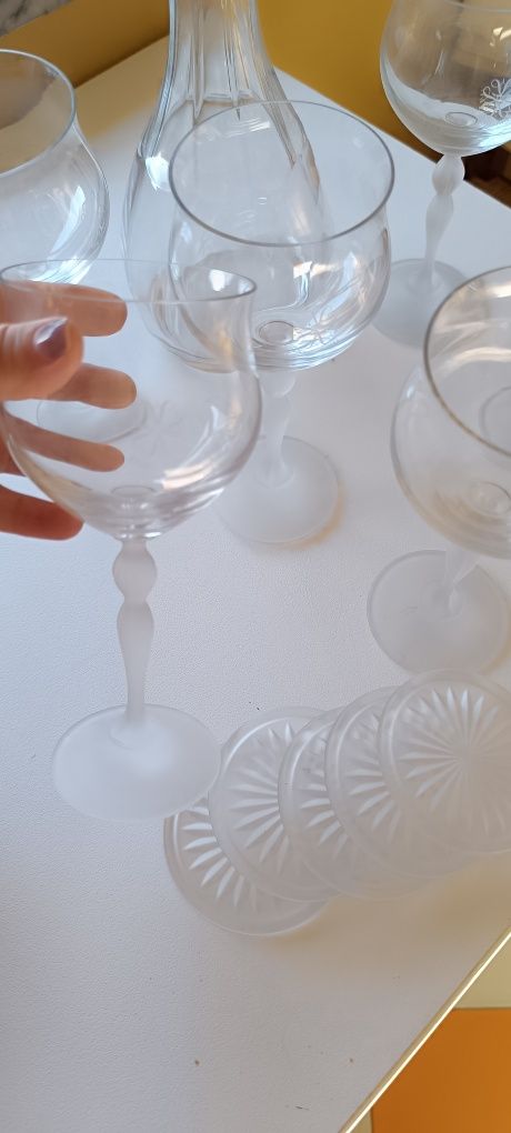 6 copos de cristal com 5 bases. Usados. Em excelente estado
