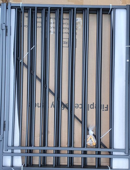 Kojec dla dziecka/ pieska z bramką metalowa konstrukcja