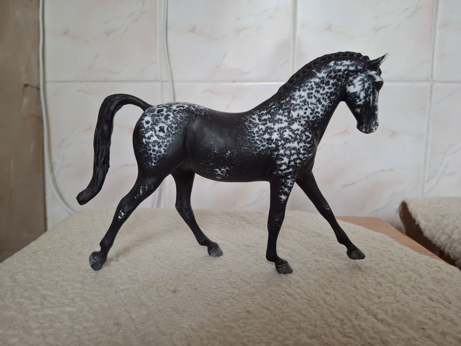 Фигурка лошади Breyer